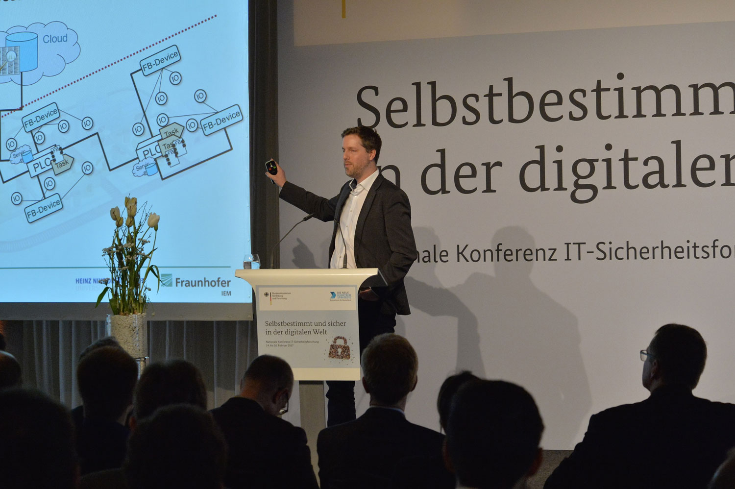 Prof. Dr. Eric Bodden hielt auf der nationalen Konferenz IT-Sicherheitsforschung Keynote zum Thema »IT-Sicherheit – Mehr Transparenz!« 