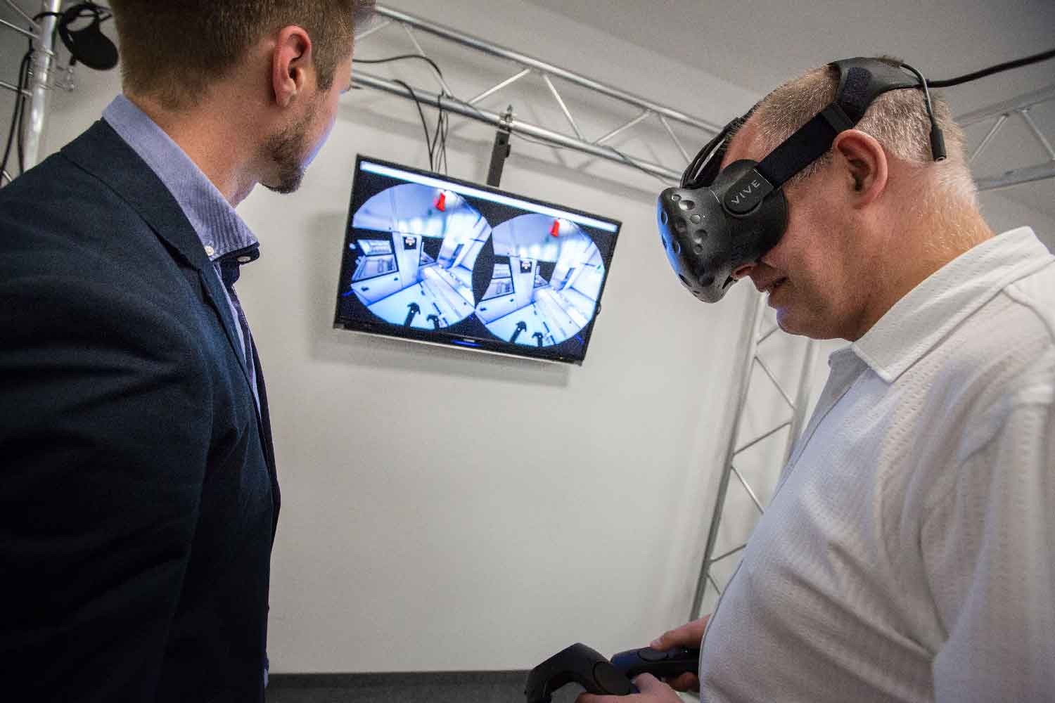 Miele hat ein digitales Abbild seines Professional Sterilisators erstellt. Mit VR bewegt der Nutzer sich durch die komplette Anlage, vollzieht Prozesse und Zusammenhänge hautnah nach.