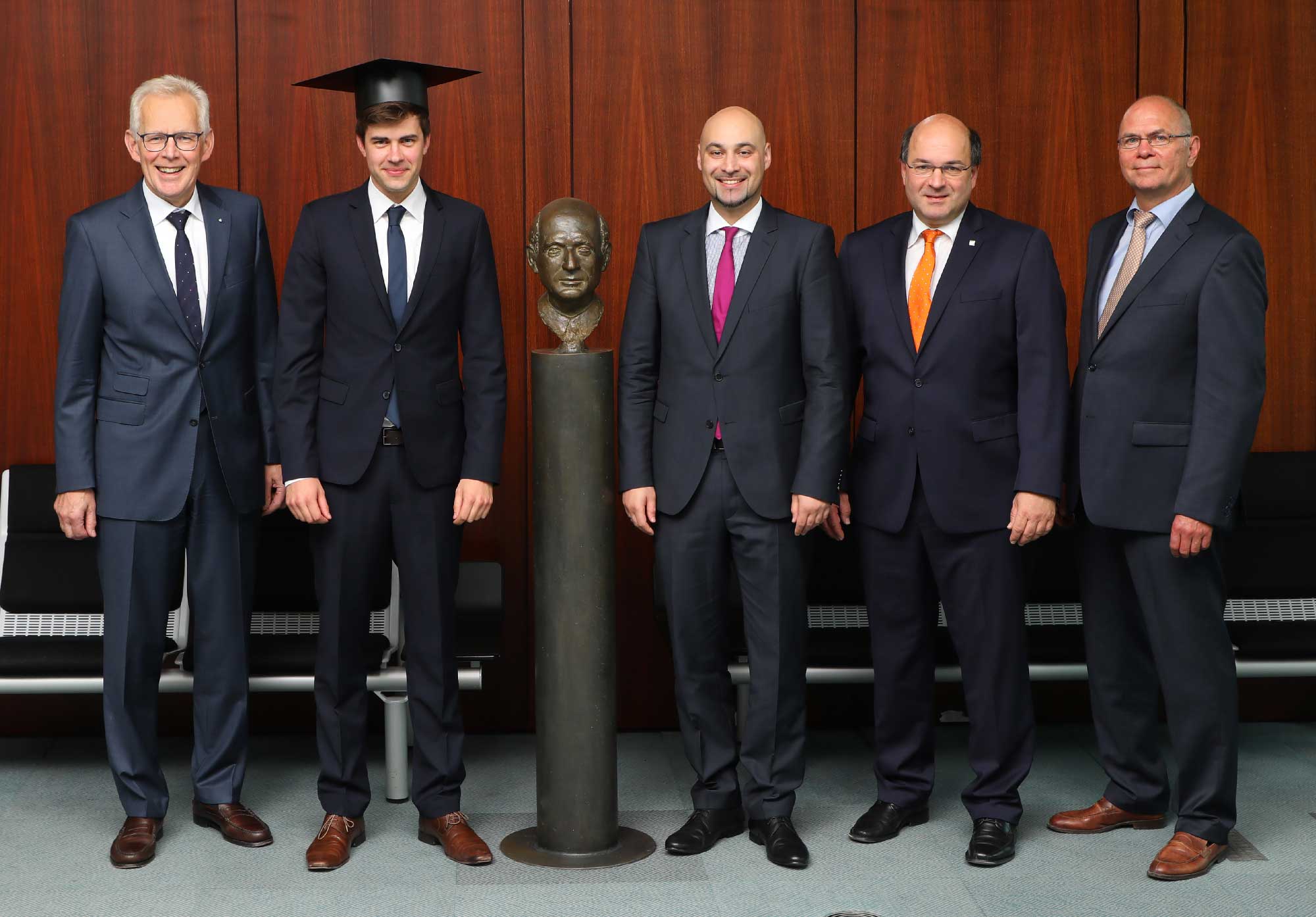 Prof. Dr.-Ing. J. Gausemeier, Thorsten Westermann, Prof. Dr.-Ing. Roman Dumitrescu, Prof. Dr.-Ing. A Trächtler, Prof. Dr.-Ing. D. Zimmer (v.l.)