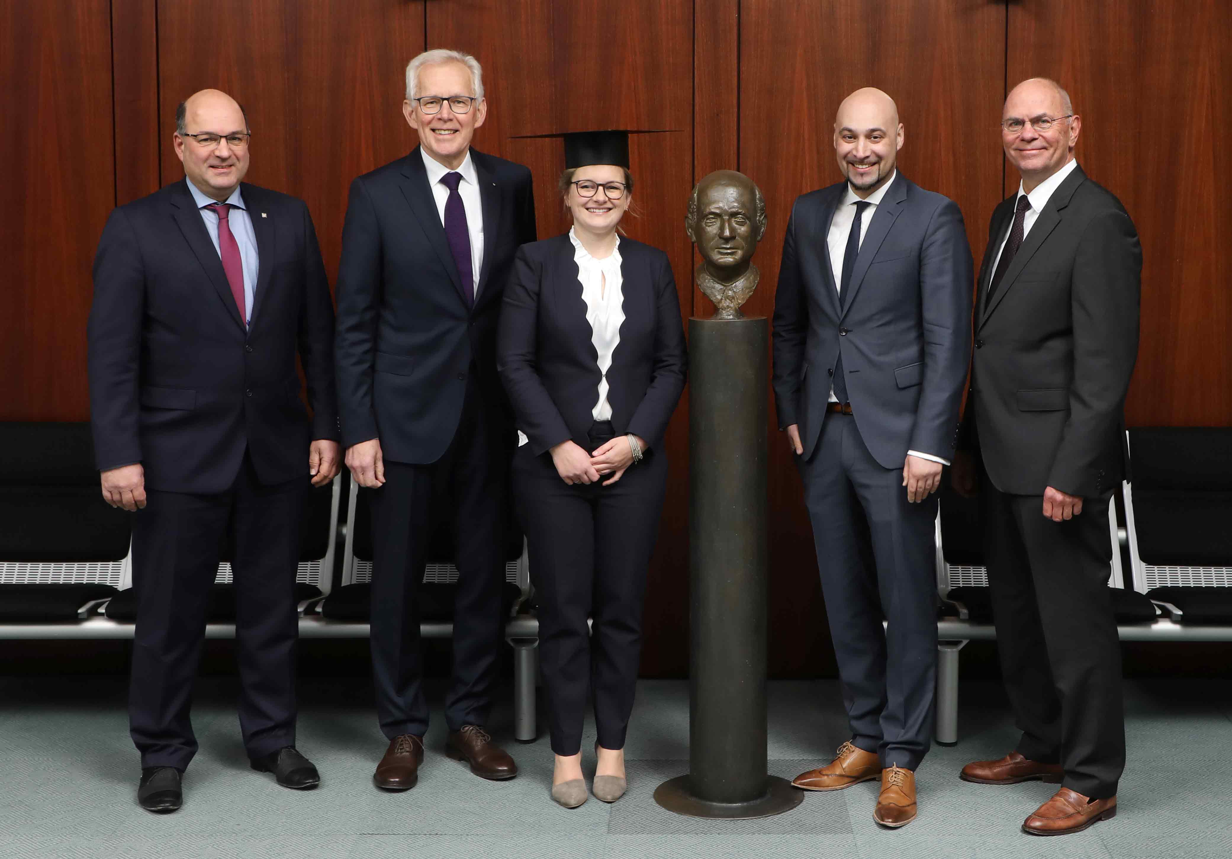 v.l.: Prof. Dr.-Ing. Ansgar Trächtler, Prof. Dr.-Ing. Jürgen Gausemeier, Dr. Anja Maria Schierbaum, Prof. Dr.-Ing. Roman Dumitrescu, Prof. Dr.-Ing. Detmar Zimmer v.l.: Prof. Dr.-Ing. Ansgar Trächtler, Prof. Dr.-Ing. Jürgen Gausemeier, Dr. Anja Maria Schierbaum, Prof. Dr.-Ing. Roman Dumitrescu, Prof. Dr.-Ing. Detmar Zimmer