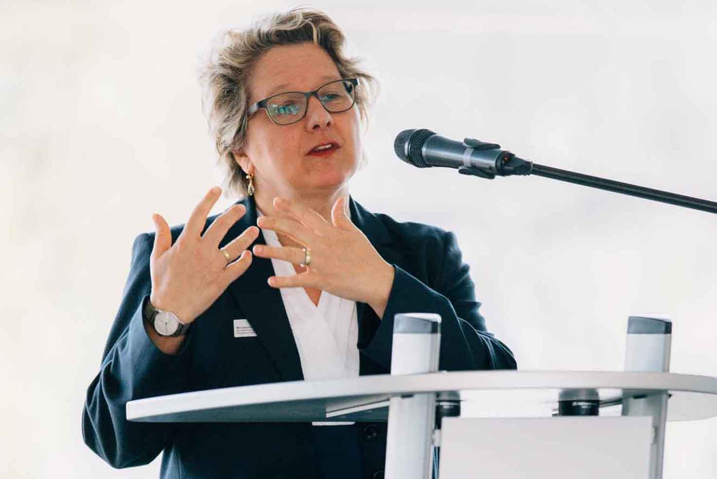 Svenja Schulze war als Ministerin für Innovation, Wissenschaft und Forschung des Landes Nordrhein-Westfalen zur Institutseröffnung vor Ort.