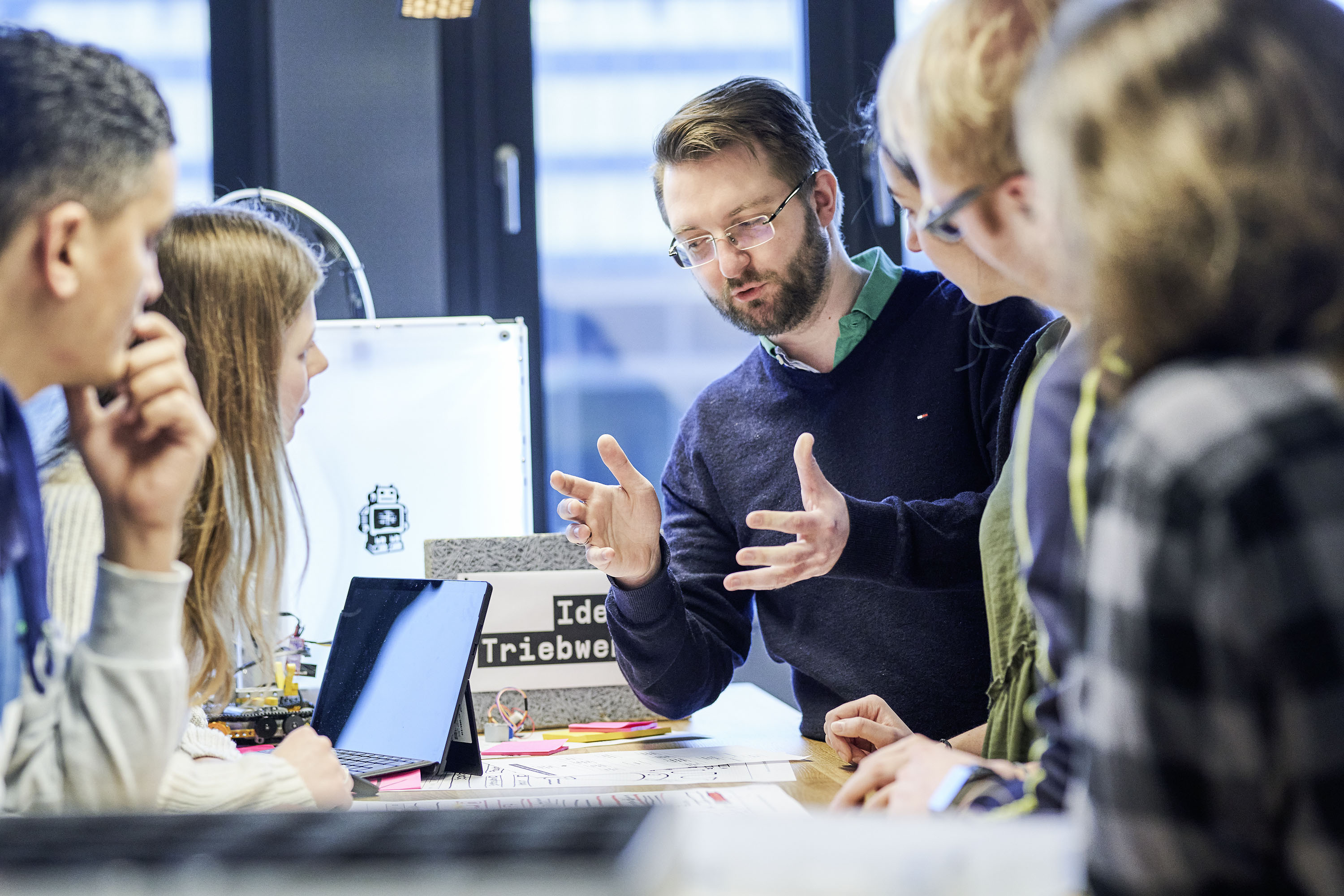 Engineering der Zukunft Newsletter Gespräch im Ideen Triebwerk