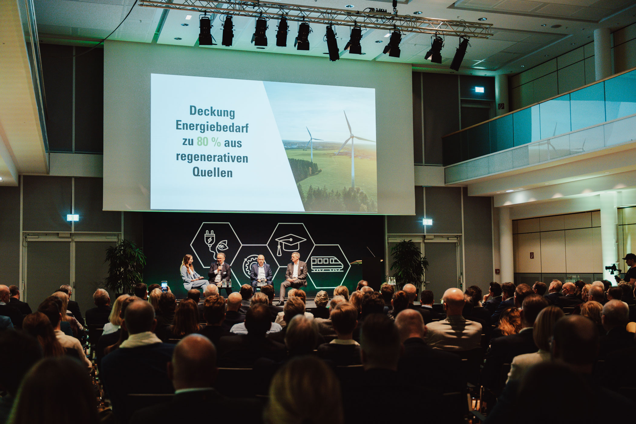 Publikum hört Vortrag auf dem Green.OWL Summit.