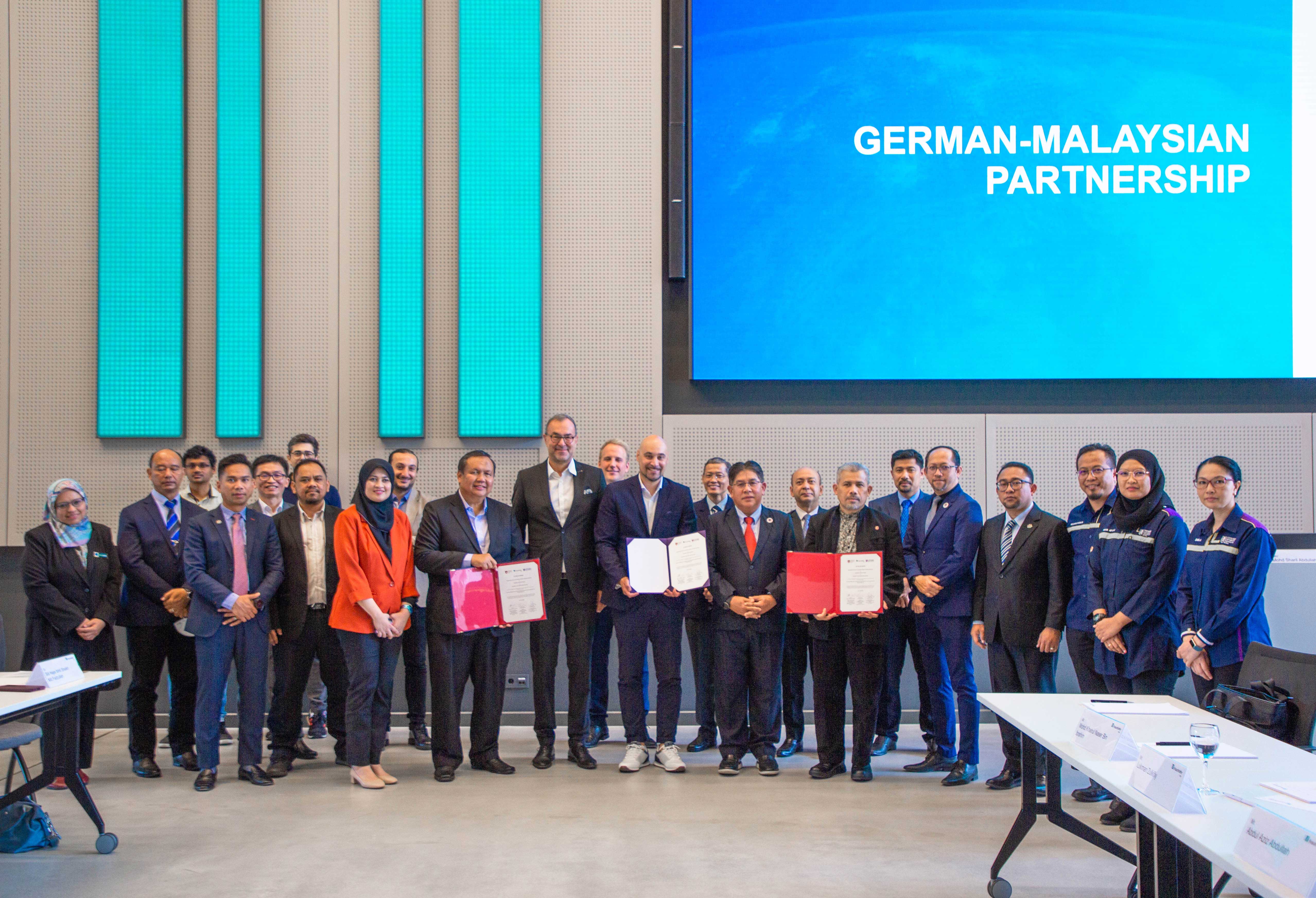 News Malaysia Gruppenbild