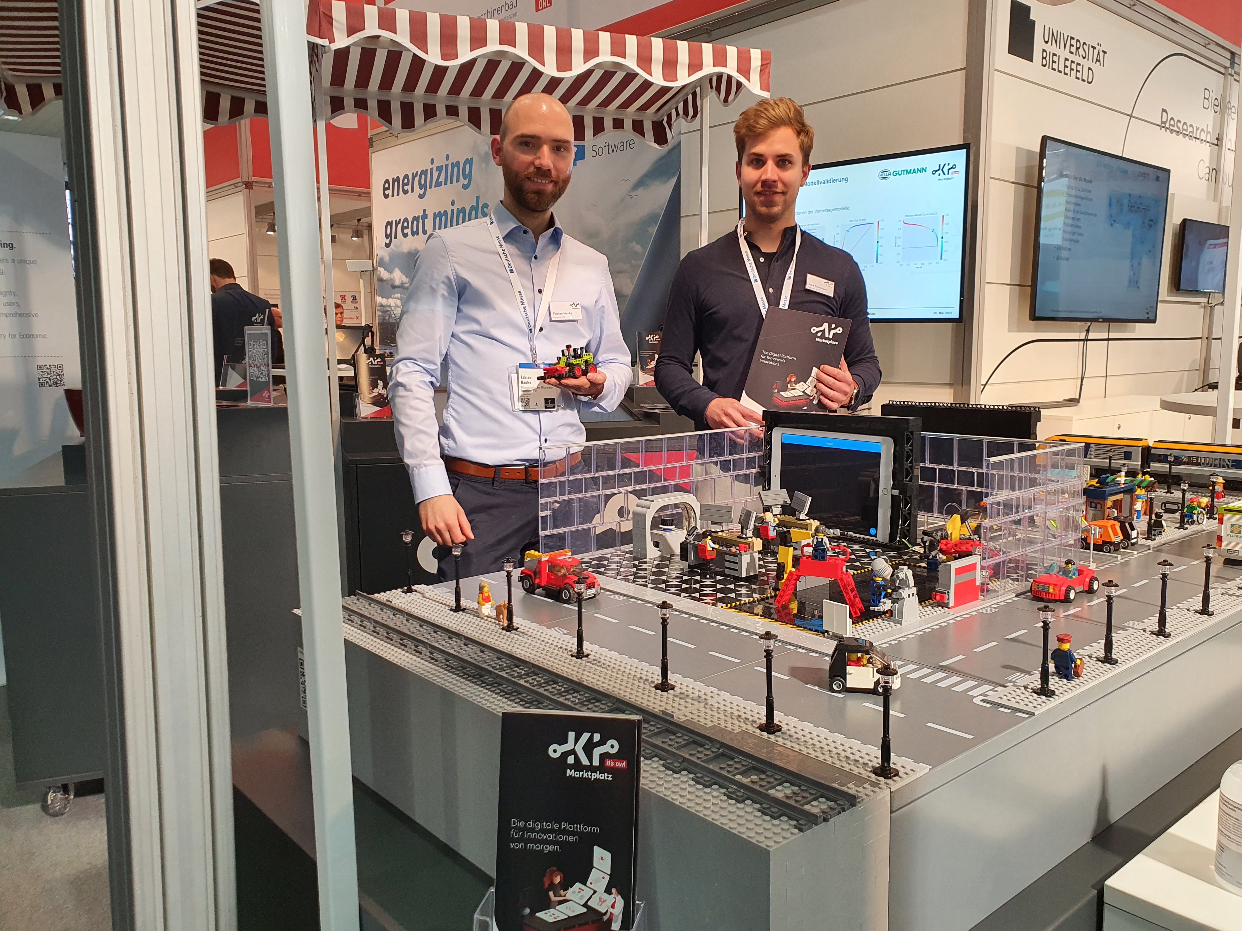 Fabian Hanke und Nick Schreiner auf der Hannover Messe 2022.