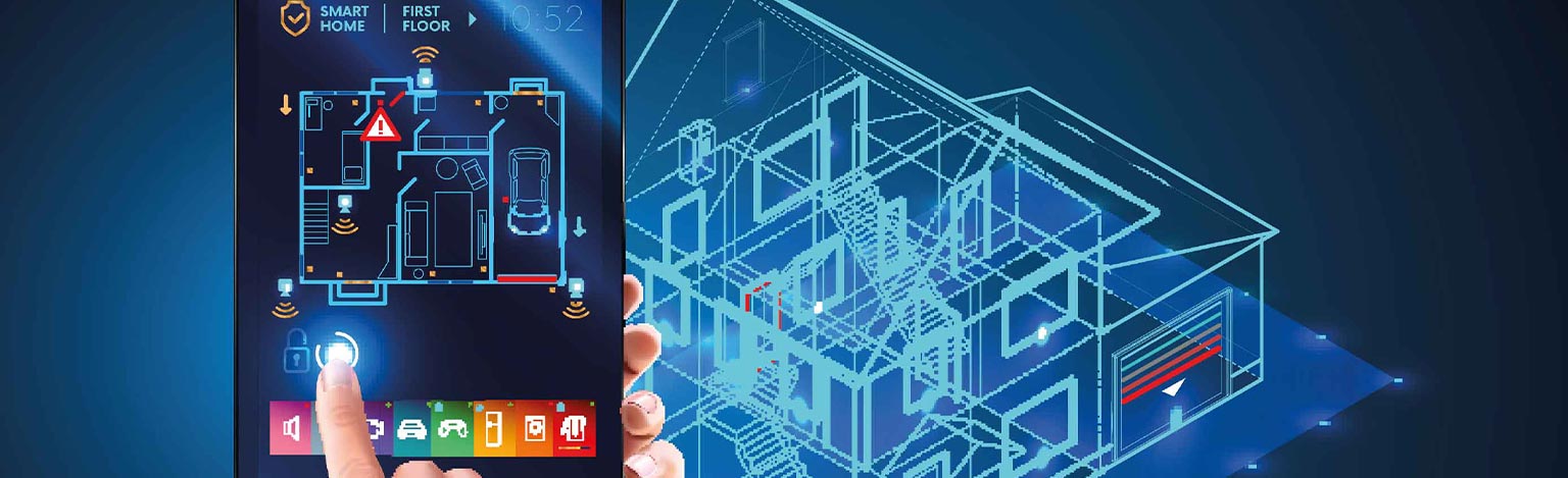 Visualisierung einer Hand, die ein Smartphone hält, auf dem der Bauplan einer Wohnung zu sehen ist. Dahinter ist eine blaue Visualisierung des Bauplans eines Hauses zu sehen.