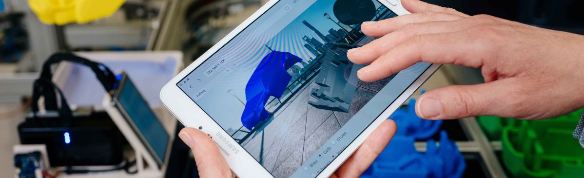 Eine Simulation wird auf einem Tablet dargestellt.
